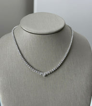 Load image into Gallery viewer, Diamond Heart Shape Center Graduated Tennis Necklace